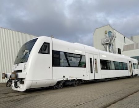 Multiple units (DMUs, EMUs) from HEROS for regional or commuter service